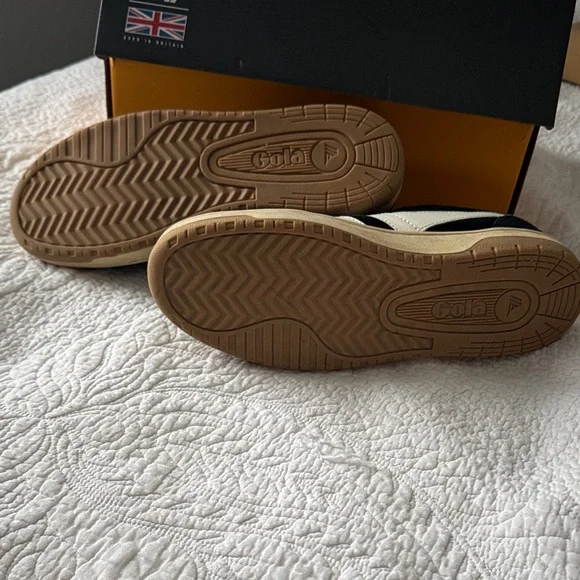 Gola Classic Black and White Trainers - Picture 4 of 4